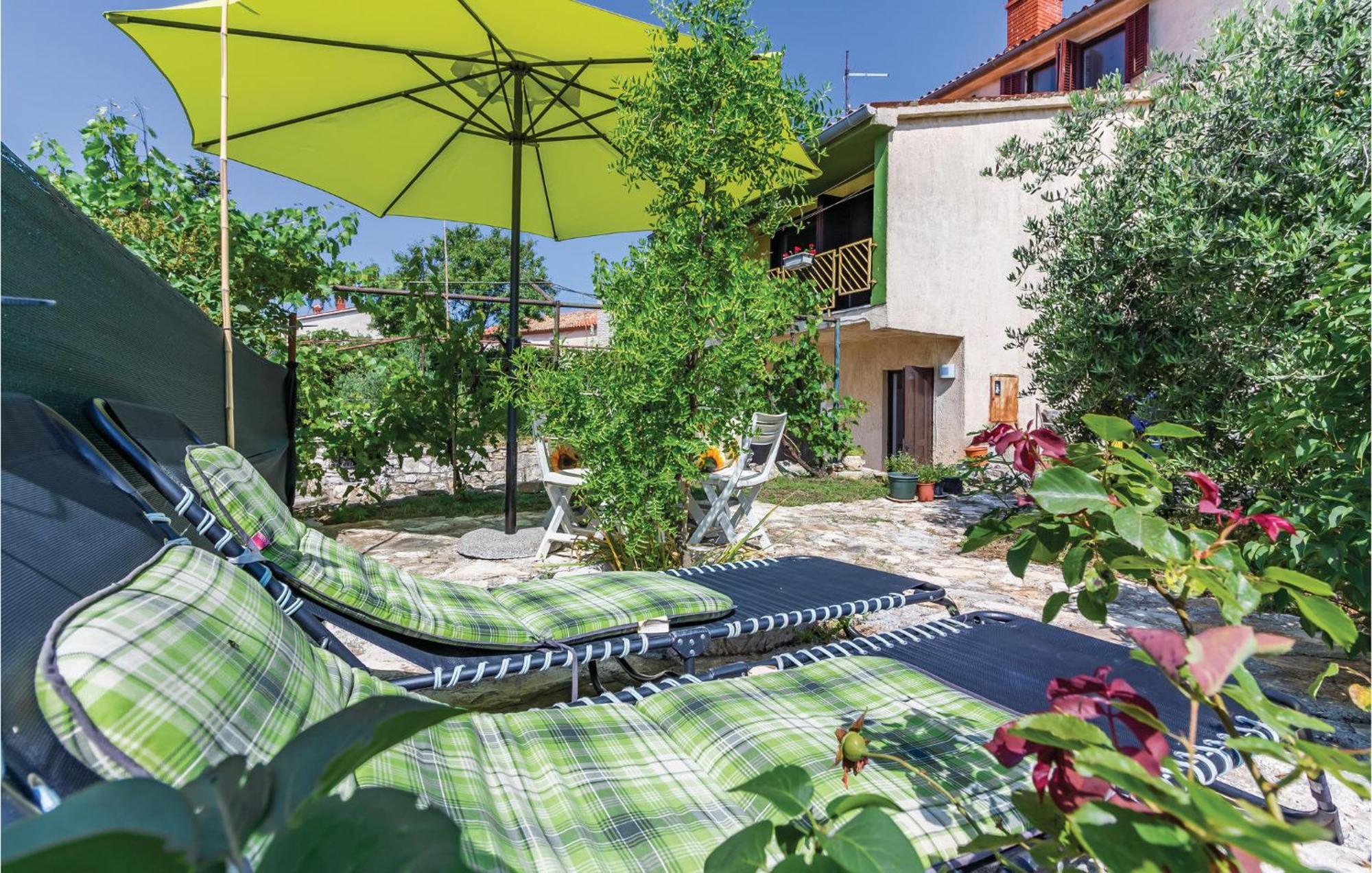 2 Bedroom Awesome Apartment In Vinkuran Luaran gambar
