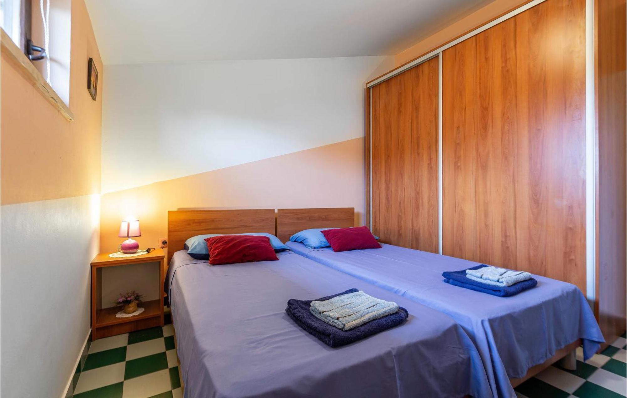 2 Bedroom Awesome Apartment In Vinkuran Luaran gambar