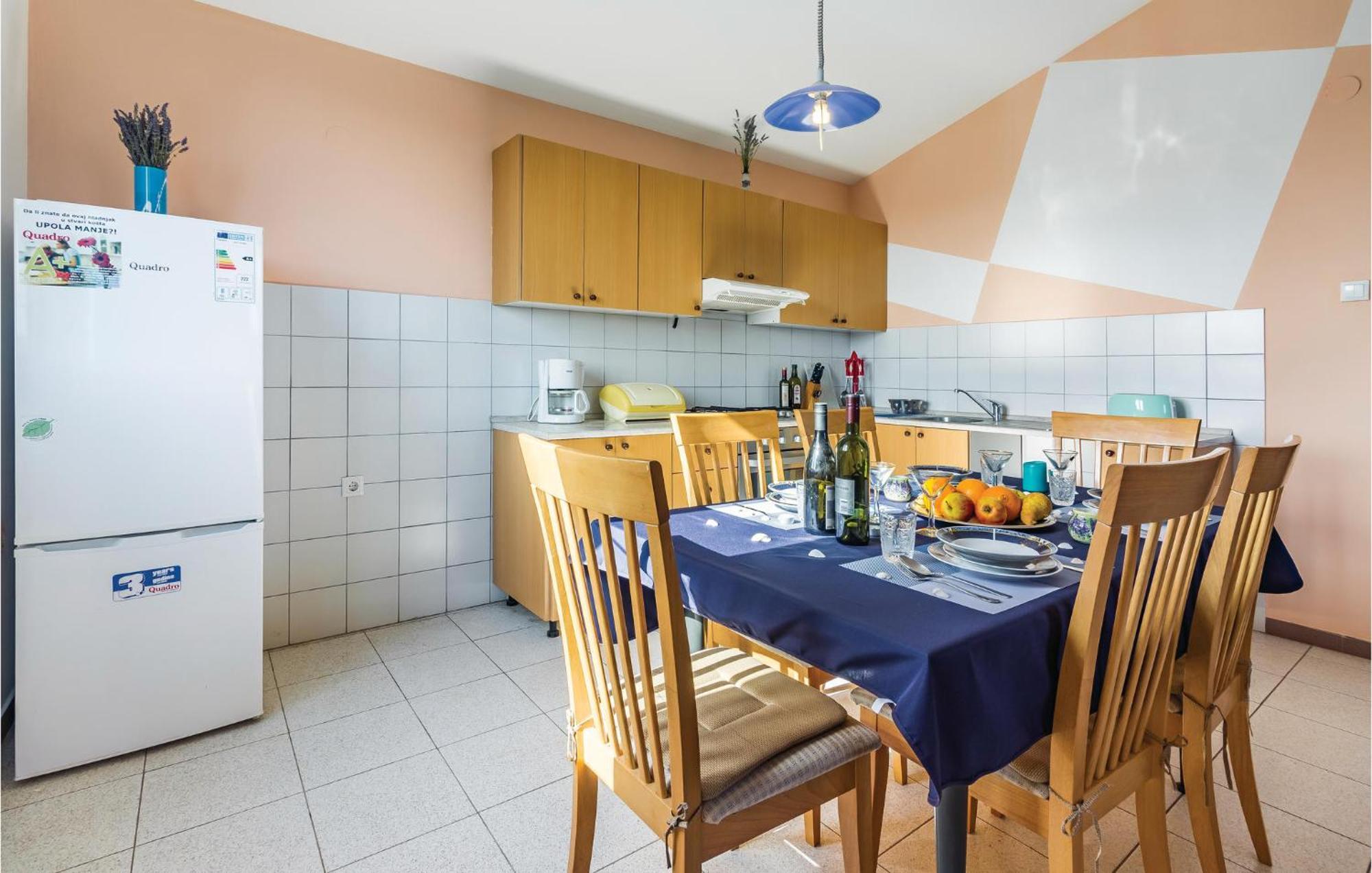 2 Bedroom Awesome Apartment In Vinkuran Luaran gambar