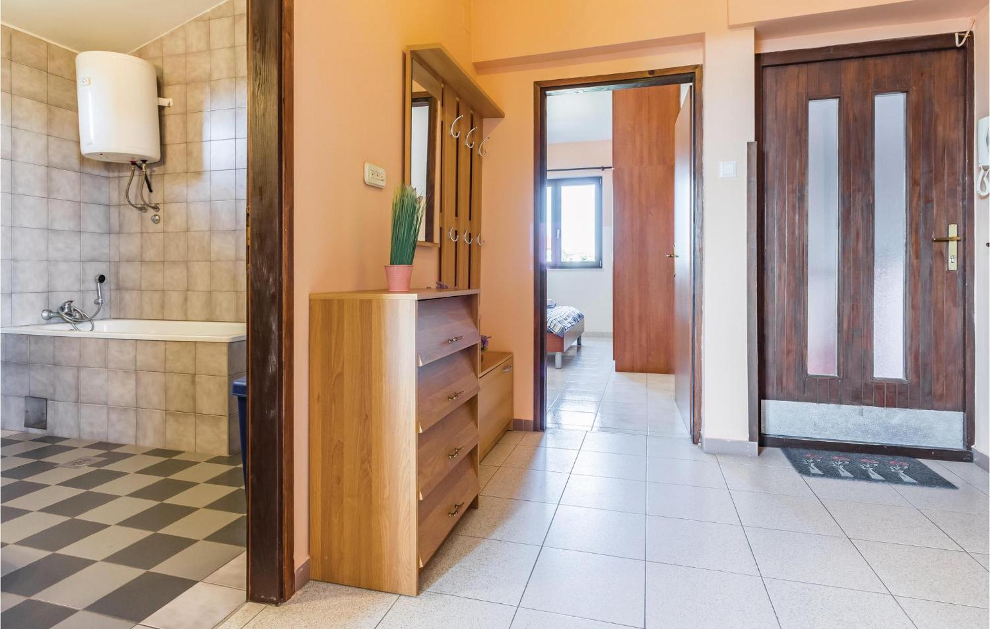 2 Bedroom Awesome Apartment In Vinkuran Luaran gambar